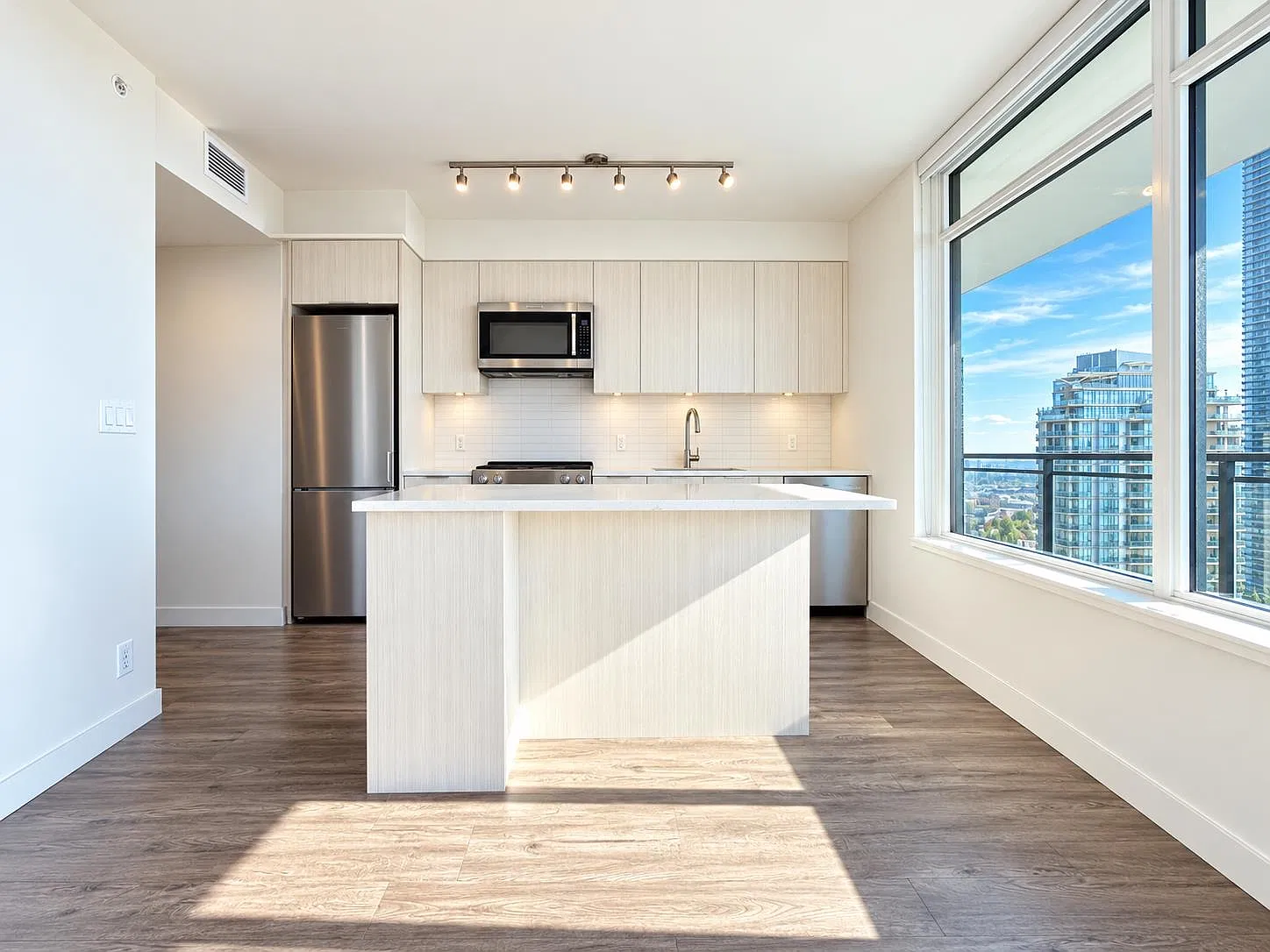 2 bed, 818 sqft, $2,900 — Photo 4