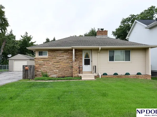 6826 Pacific St, Omaha, NE 68106