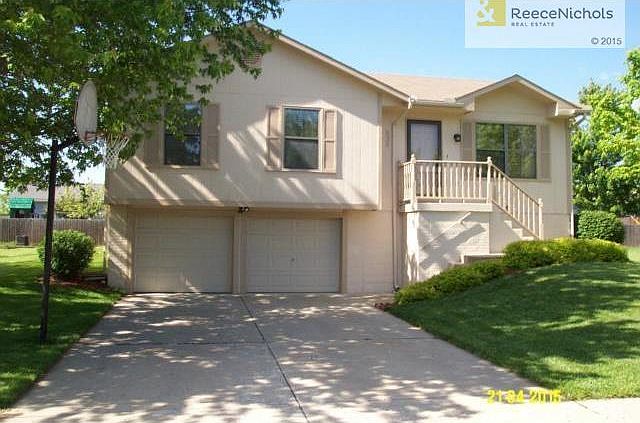 Front of Home. Well taken care of and nicely landscaped