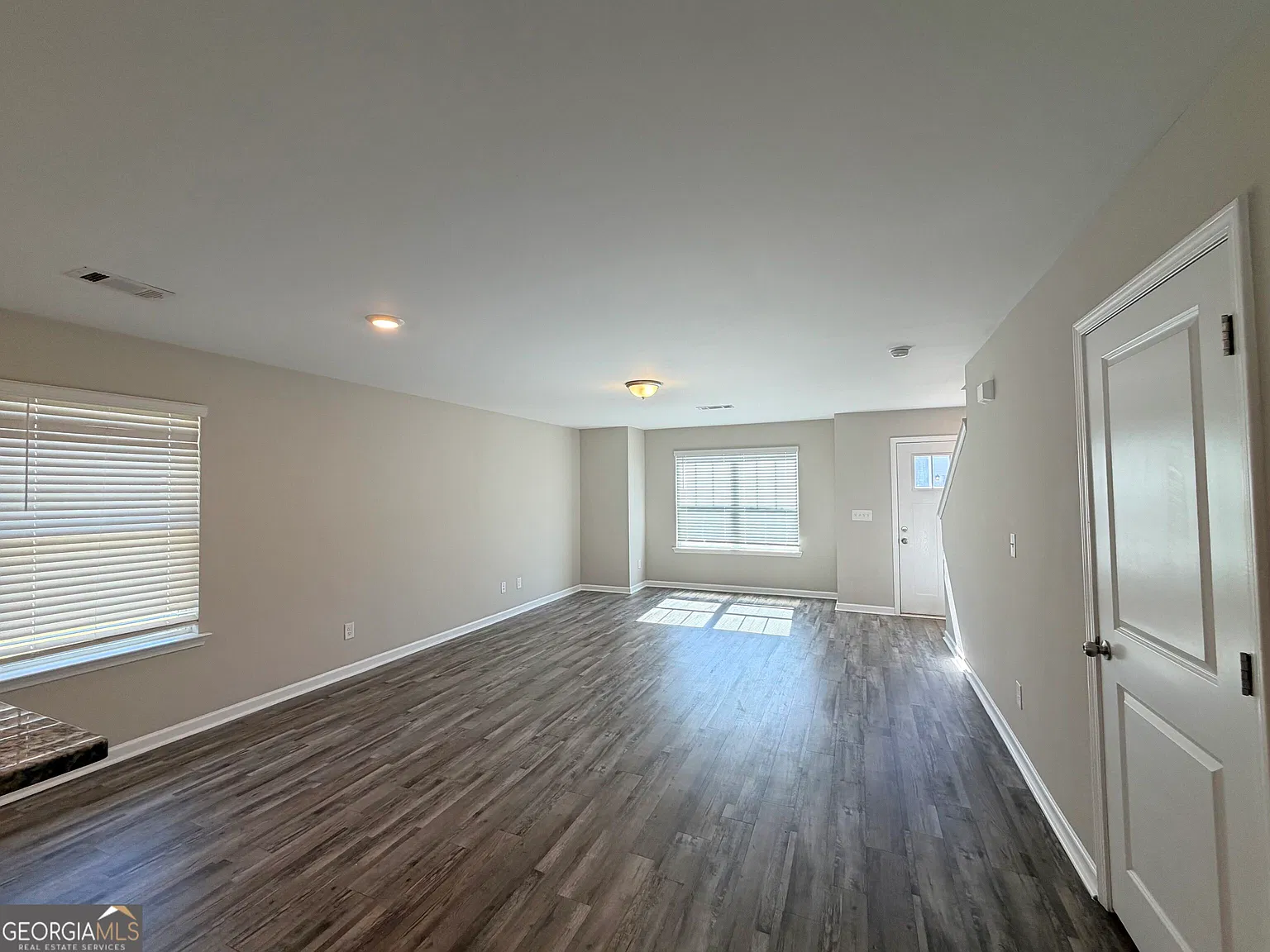 4 bed, 2.5 bath, 1648 sqft, $1,745 — Photo 2