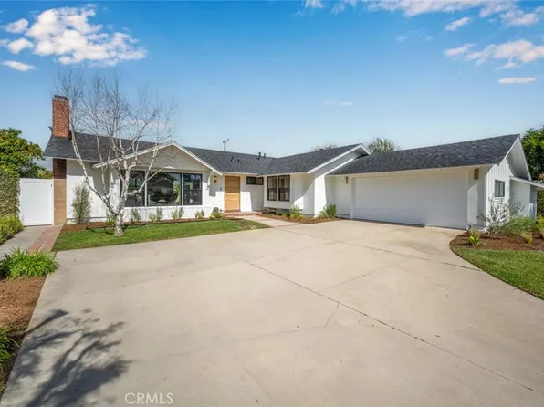 11241 Loch Lomond Rd, Los Alamitos, CA 90720