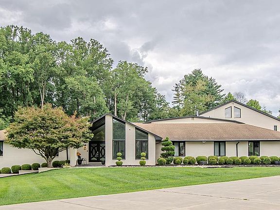 3rd image of 13025 Heil Manor Dr