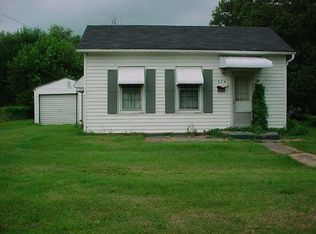 614 N 3rd St, Monmouth, IL 61462