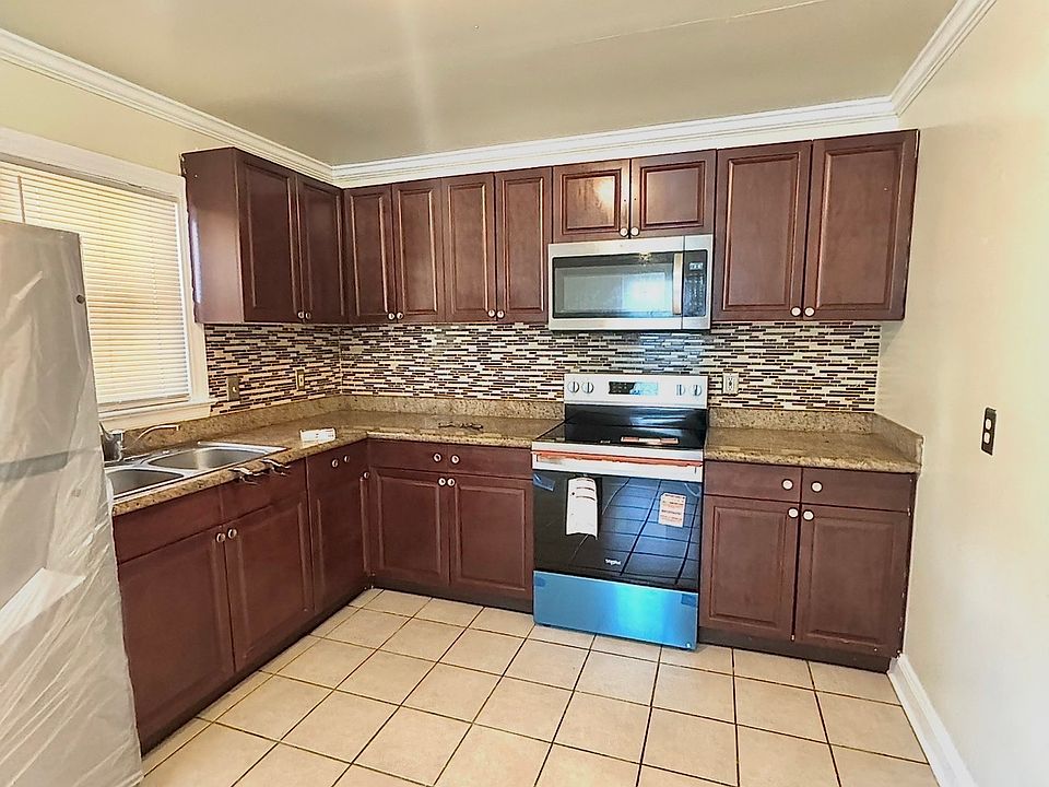1st image of 8 Avenue E