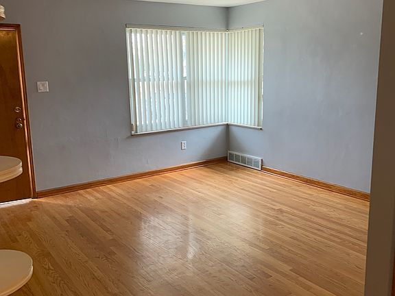 3rd image of 5909 Jamieson Ave