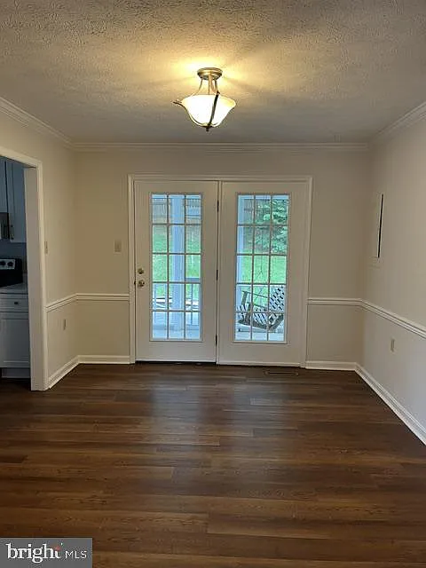 3 bed, 1.5 bath, 1368 sqft, $2,200 — Photo 4