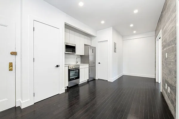 Rented by Compass | media 25