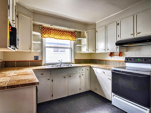 5th image of 524 N Hayford Ave