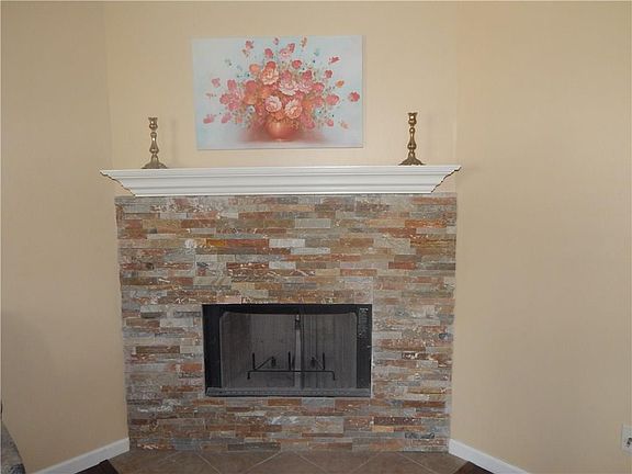 3rd image of 725 Camelia Ave