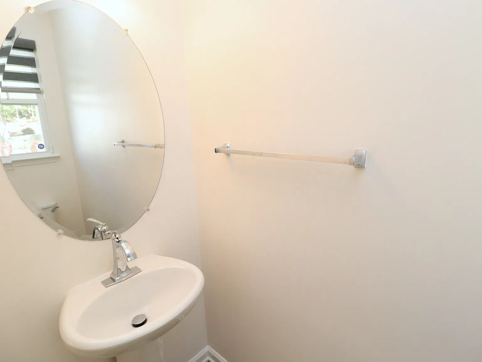 Inviting 3-Bedroom Townhome in Southeast Raleigh — Photo 4