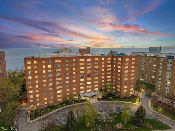 11820 Edgewater Dr APT 915, Lakewood, OH 44107