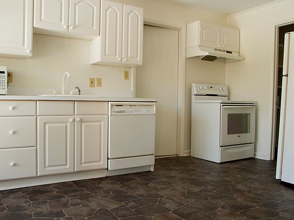 New flooring, large pantry, lots of light!