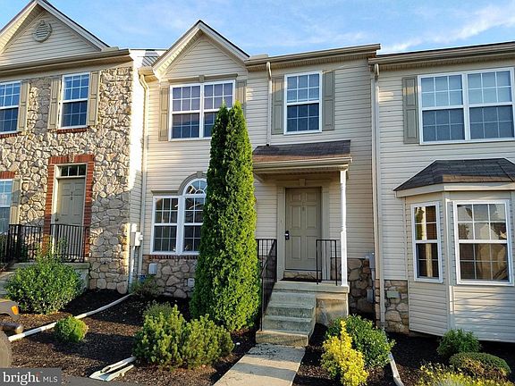 2nd image of 18 Buttonwood Ln #18