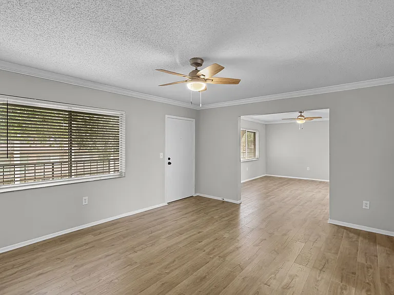 136 Blue Point Way — Photo 4