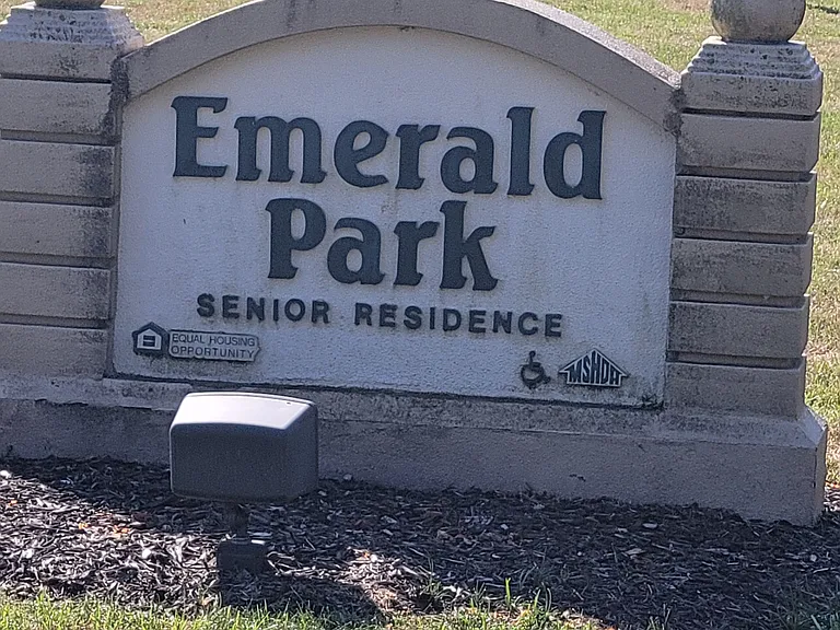Emerald Park/Woods Senior — Photo 4