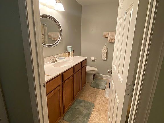 3rd image of 1827 Fairlawn Ct