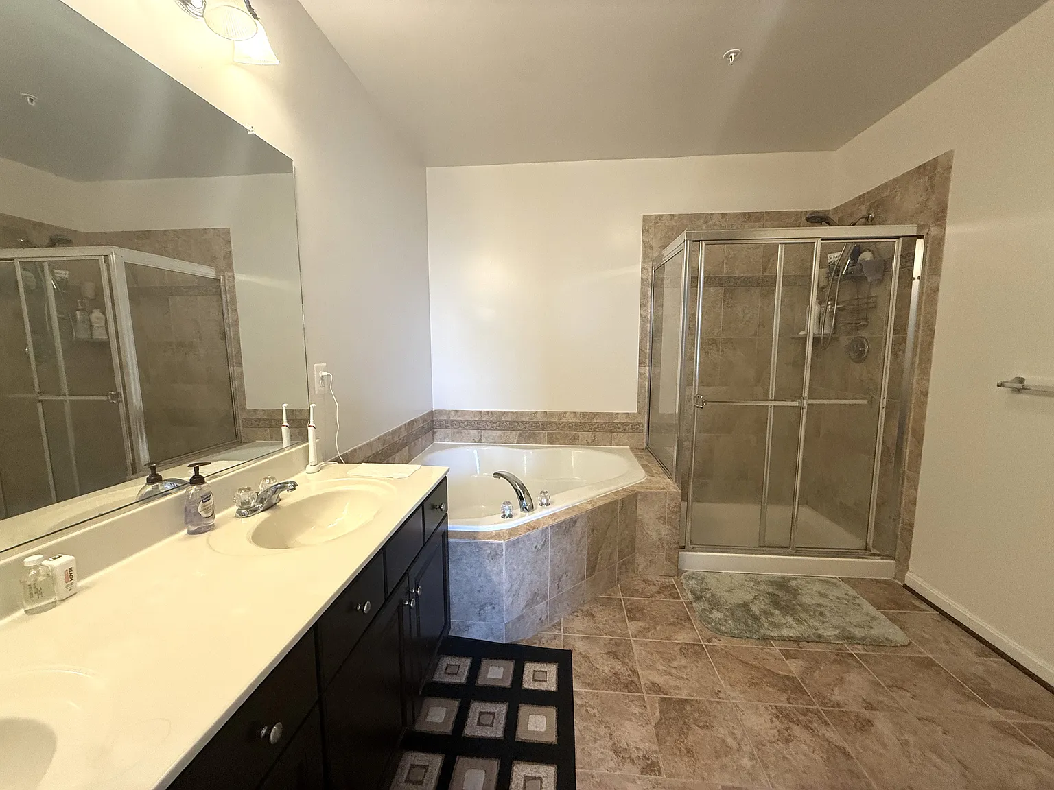 3 bed, 2.5 bath, 2611 sqft, $3,100 — Photo 1