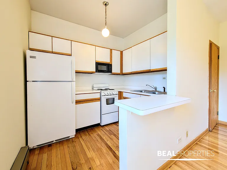 635 W Barry Ave — Photo 14