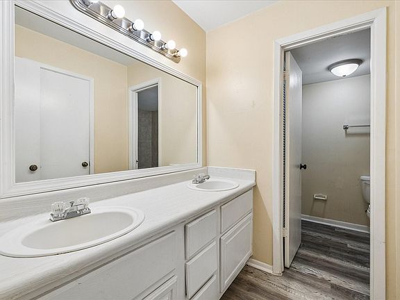 5th image of 7943 Ellinger Ln
