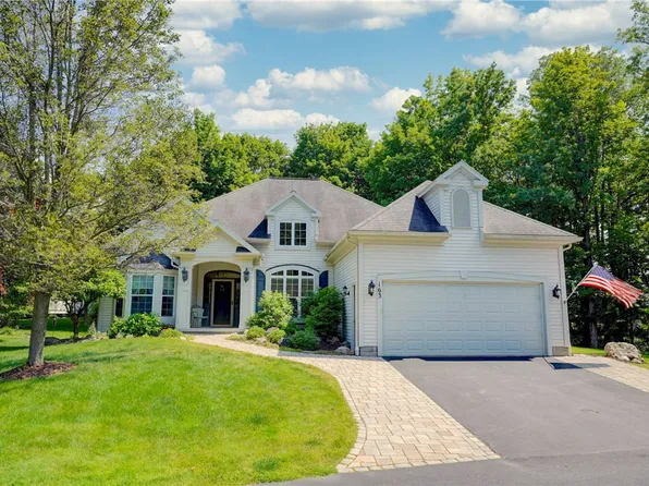 163 New Tudor Rd, Pittsford, NY 14534