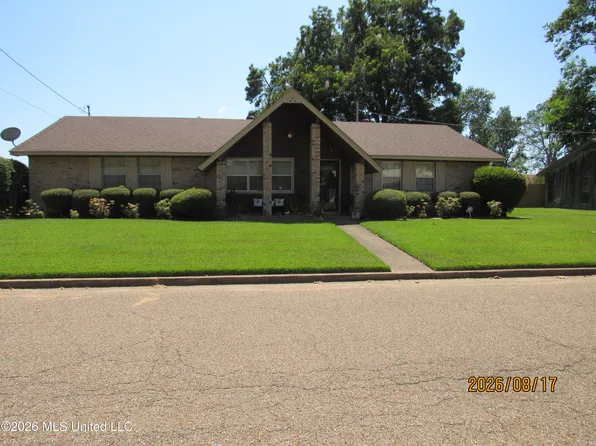 2345 E Clubview Cir, Yazoo City, MS 39194