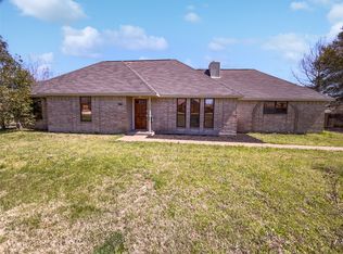 104 Lassetter Dr, Red Oak, TX 75154