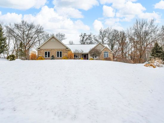 4822 Stonewood Dr, Jackson, MI 49201