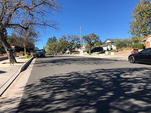 4th image of 18852 Killoch Way
