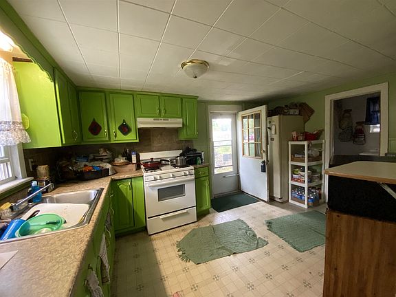 3rd image of 1416 Garden St