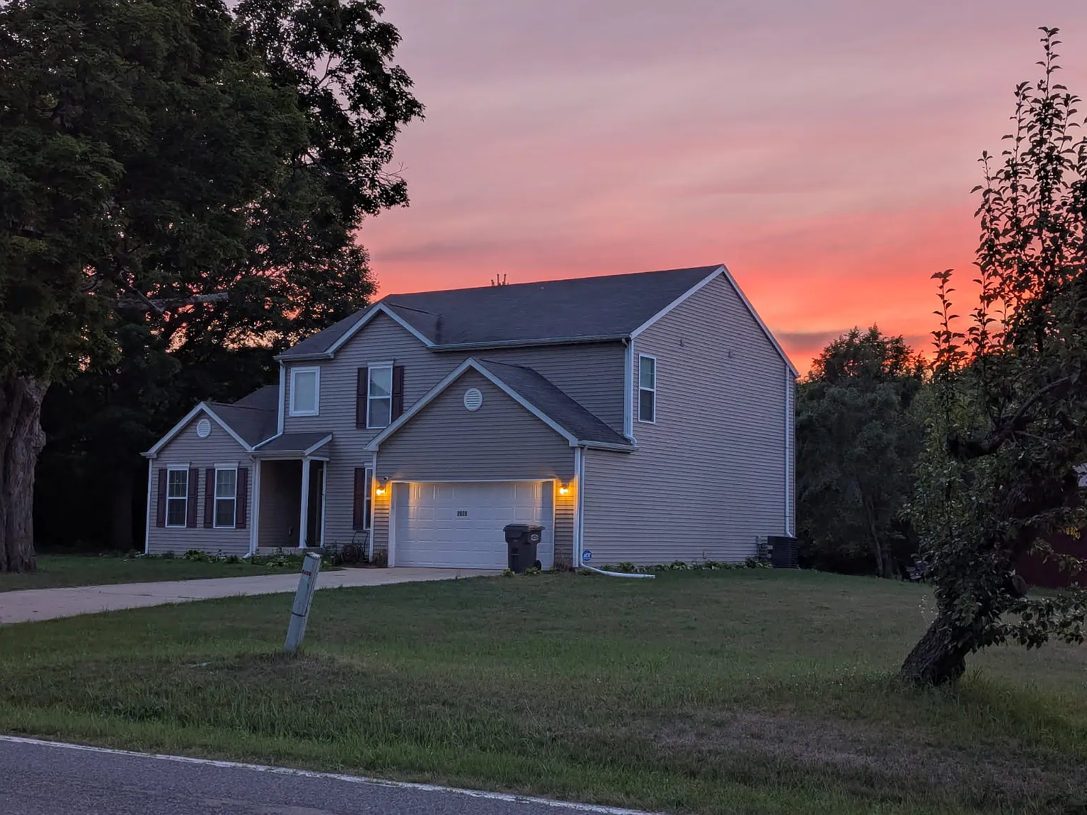 4 bed, 3.5 bath, 2300 sqft, $3,900 — Photo 1