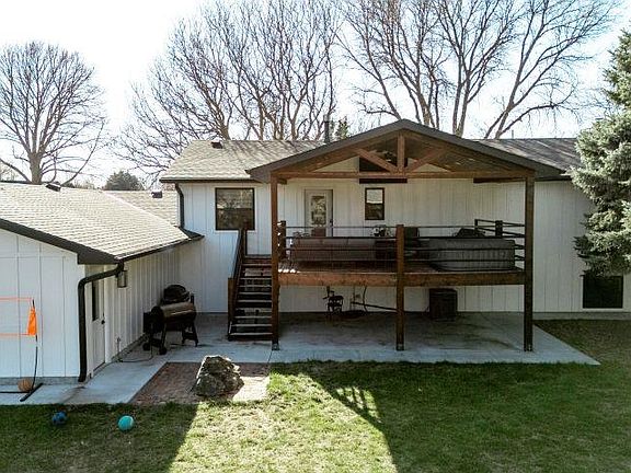 3rd image of 1318 Regency Dr