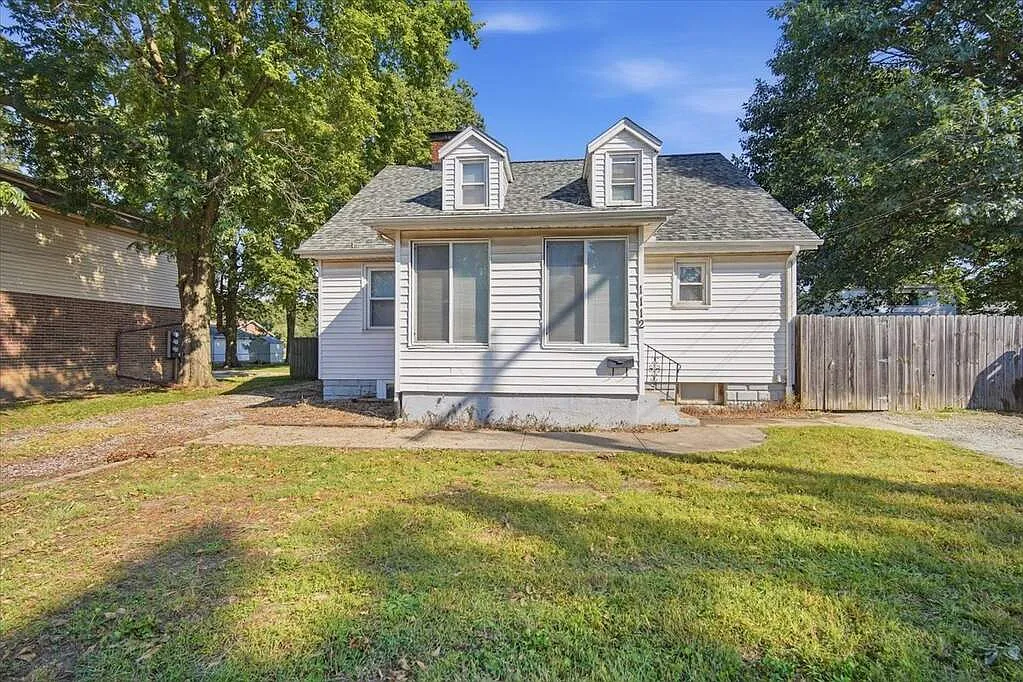 5 bed, 2.5 bath, 2430 sqft, $2,400 — Photo 1