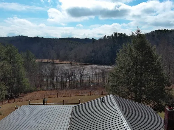 70 Maple Ridge Ln, Fries, VA 24330