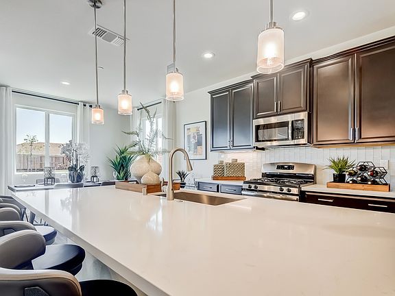 Sprawling kitchen in island