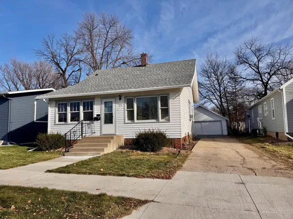 315 S 1st St, Marshall, MN 56258