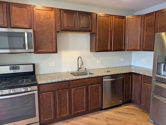 4th image of 1931 Gunderson Ave #1