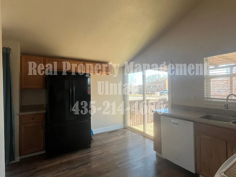 607 N 100 W — Photo 2