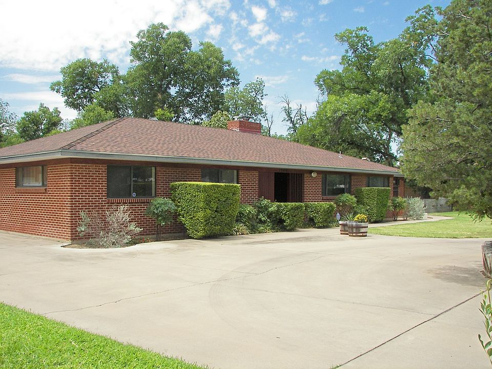 Large driveway.