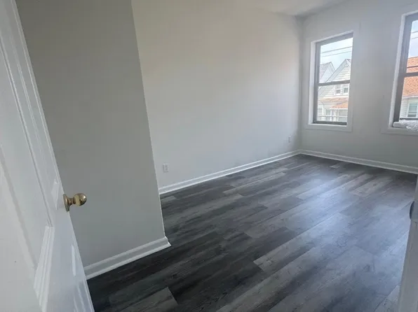 1071 Pembroke St, Bridgeport, CT