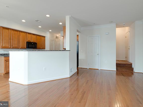 4th image of 13617 Venturi Ln #158