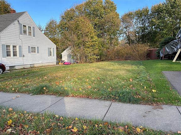 2nd image of 218 N Roosevelt Ave