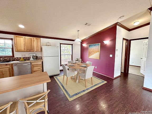 4th image of 281 WAVERLY ST