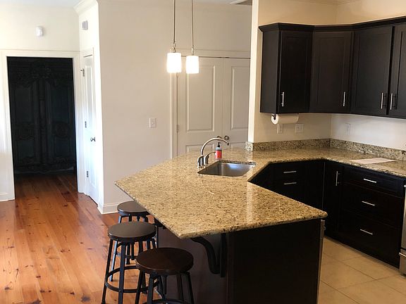 4th image of 305 Centerpointe Dr