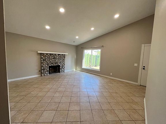 4th image of 1931 Pepperdale Dr