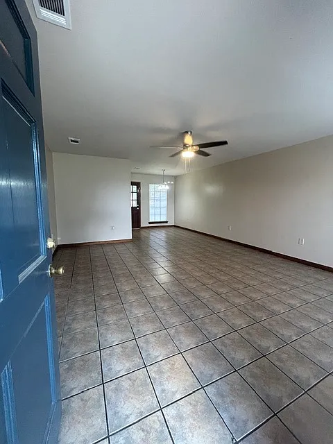 2 bed, 1100 sqft, $1,200 — Photo 1