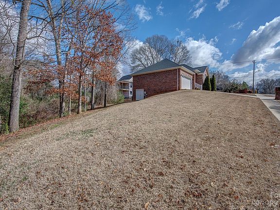 3rd image of 1000 Damon Pointe Dr