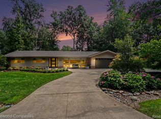 3144 Upton Dr, Troy, MI 48084