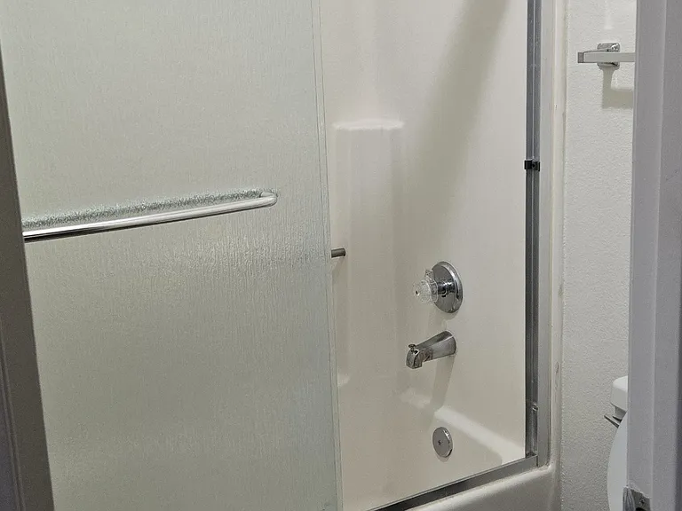 Franklin Luxury Apartments — Photo 36