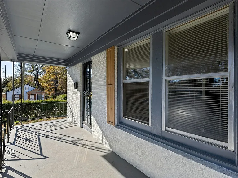 425 Carpenter St — Photo 1