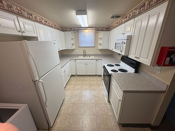 5th image of 18 Alderson Ave #3
